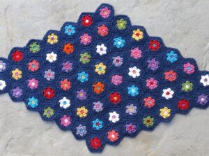 hexagon flower table runner